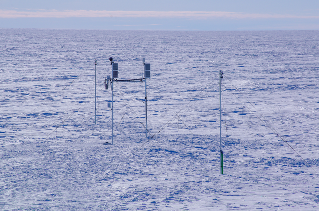 Figure 1: Premisses 01 station installed at 67.719°S, 137.822°E Figure 1: Premisses 01 station installed at 67.719°S, 137.822°E